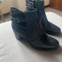 Stivaletto nero tacco cm 6 n .40