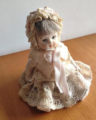 Bambola in Porcellana Vintage in Miniatura 10cm