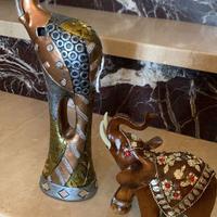 Elefanti in legno e pietre egiziane