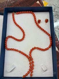 Raffinata collana in corallo naturale e oro