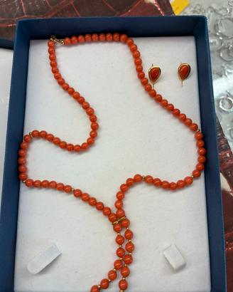 Raffinata collana in corallo naturale e oro