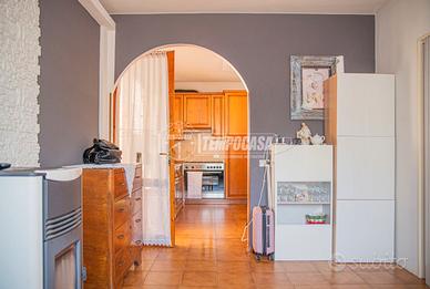 Casa indipendente con ampio giardino e garage