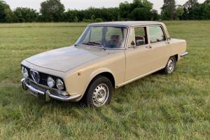 Alfa Romeo 2000 Berlina. Tipo 105.12, del 1972.