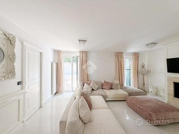 VILLA A SCHIERA A SANT'ANASTASIA