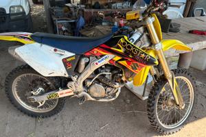 Moto Cross Suzuki rmz 250