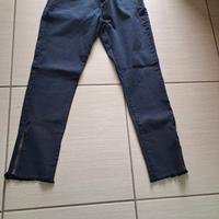 pantalone modello jeans 