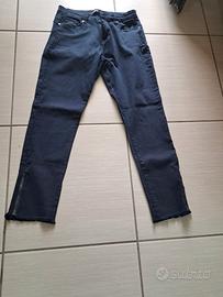 pantalone modello jeans 