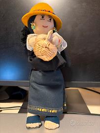 Bambola in stoffa peruviana