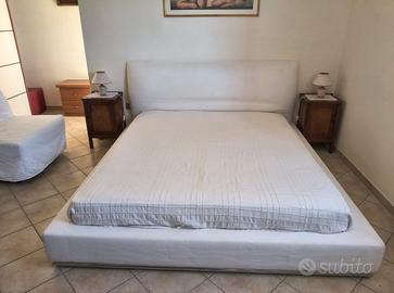 Letto matrimoniale con cassettone