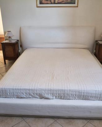 Letto matrimoniale con cassettone