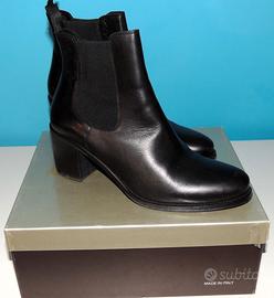 Stivaletti da donna in pelle nera N.40