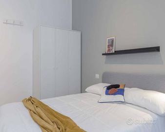 Stanza in appartamento di 130 m² a Milano