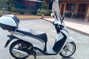 scooter sh Honda 150cc 7000km circa