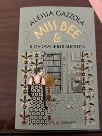 Miss Bee e il cadavere in biblioteca