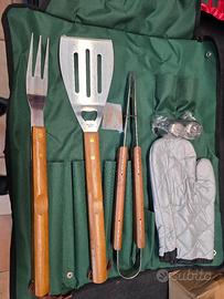 kit attrezzi  per il barbecue 