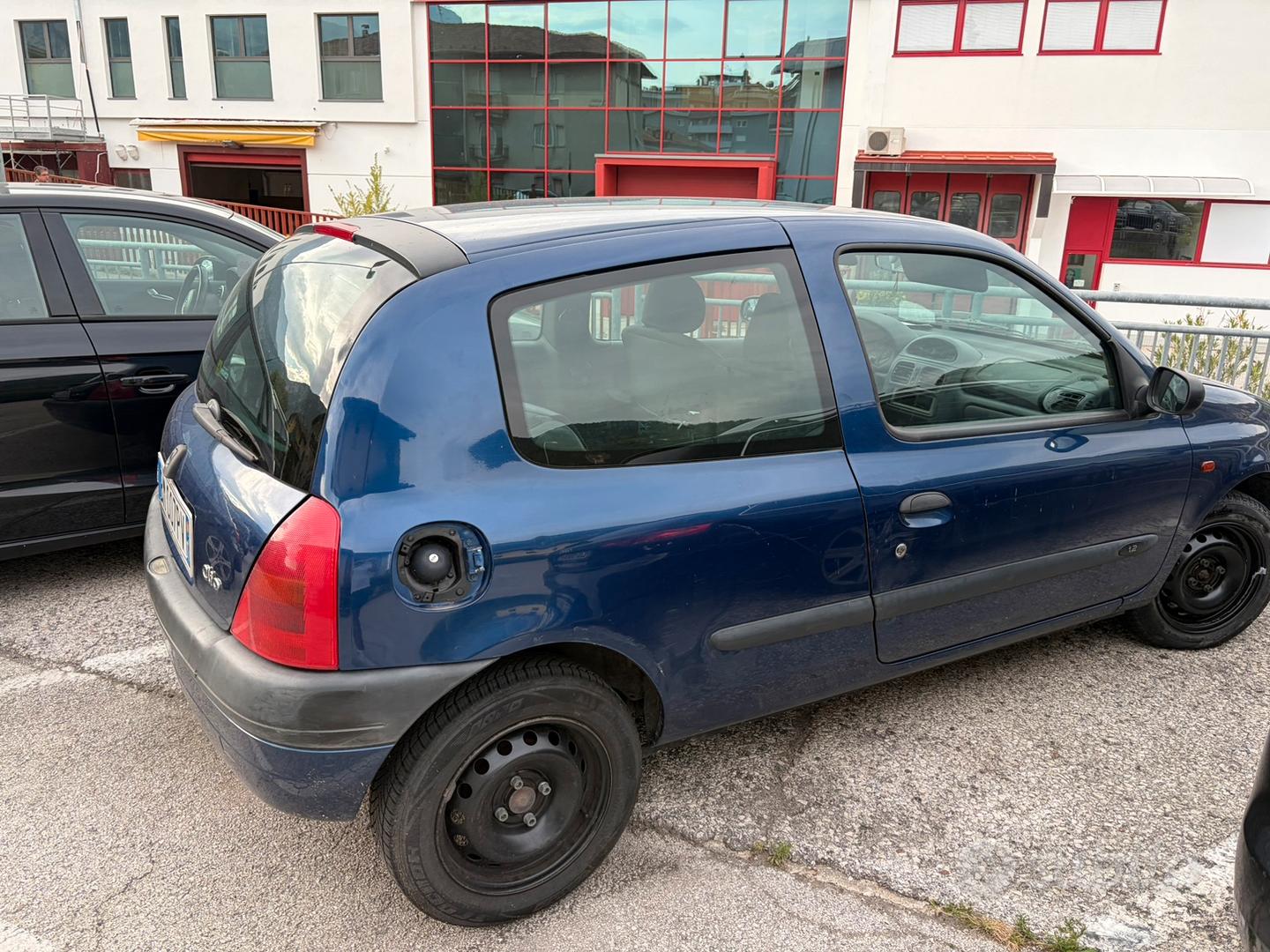 Renault Clio 2000 photo 4