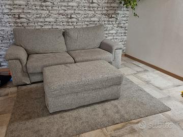 divano letto apribile +puf e tappeto ikea 