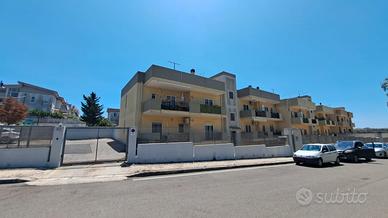 Rifinito Primo Piano Con Posto Auto