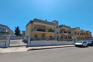 Rifinito Primo Piano Con Posto Auto