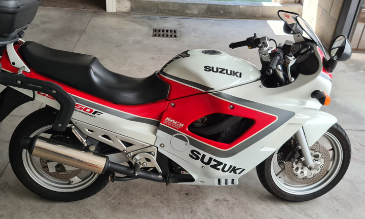Suzuki GSX 750 F