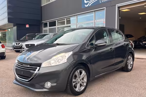 Peugeot 208 1.2 benzina neopatentati