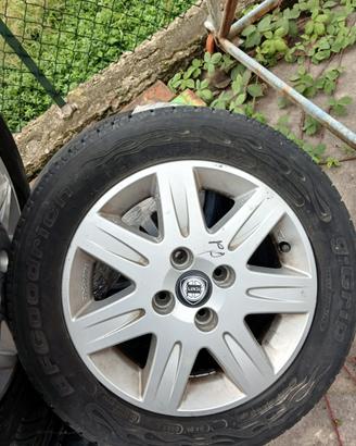 4 gomme e cerchi per Lancia y10