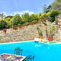 Nuovissimo per 4 persone in villa con piscina