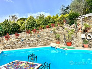 Nuovissimo per 4 persone in villa con piscina