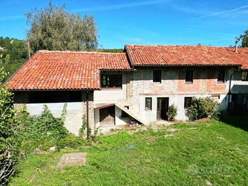 Rustico / Casale di 150 m² con più di 5 locali a B