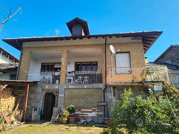 Casa indipendente su tre lati