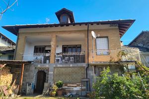 Casa indipendente su tre lati