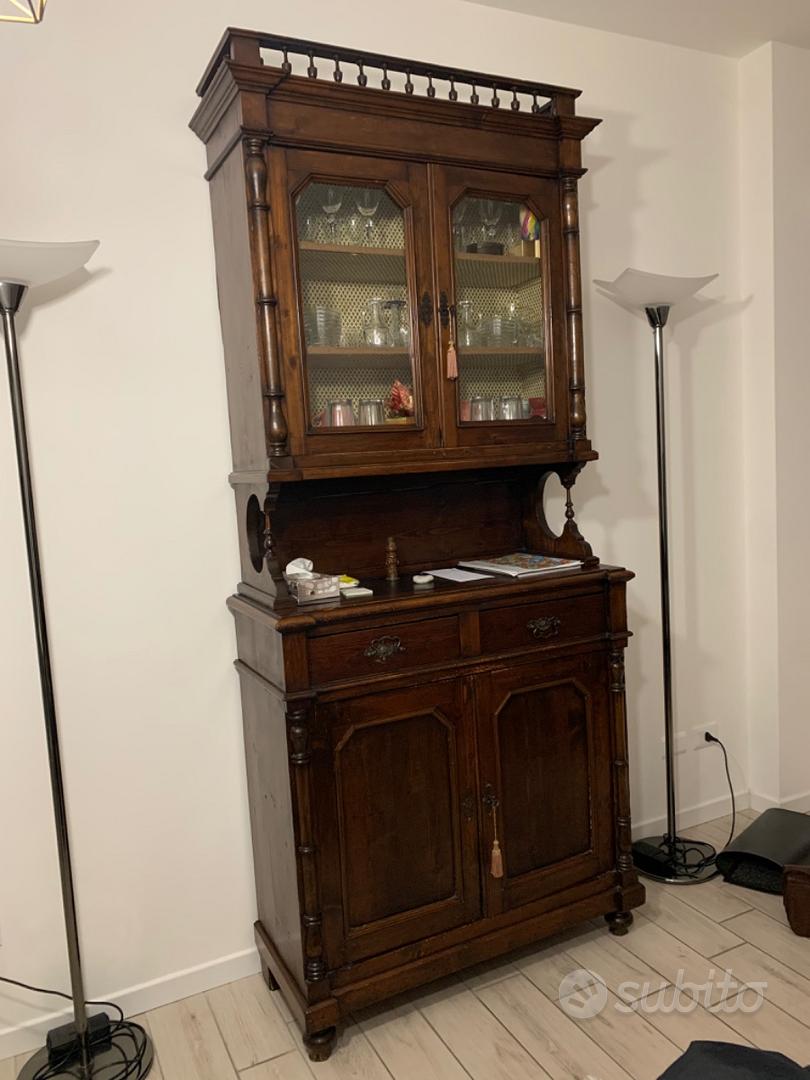 Credenza antica in legno massello con vetrina Arredamento e