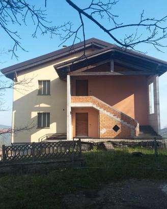 Villa indipendente al grezzo con 2 appartamenti