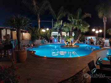 Spazio esterno villa con piscina x eventi