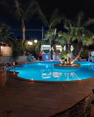 Spazio esterno villa con piscina x eventi