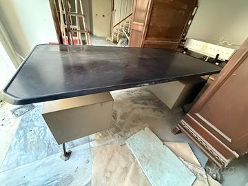 Scrivania Arco di Studio BBPR (anni '60) OLIVETTI