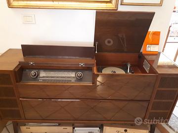 due mobili radio giradischi