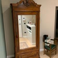 Armadio in legno di noce