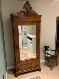 Armadio in legno di noce