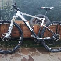 bici mountain bike muscolare