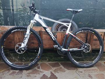 bici mountain bike muscolare