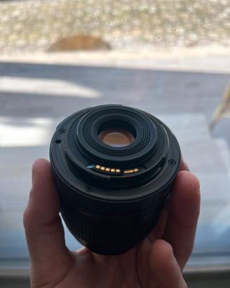 Fotocamera Canon EOS 2000D + obiettivo EF-S 18-55