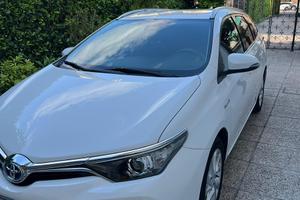 Toyota Auris Hybrid 2017