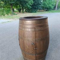 Botte in legno con ripiani