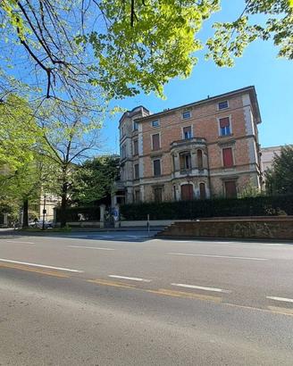 Appartamento di 145 m² con 4 locali e box auto a P