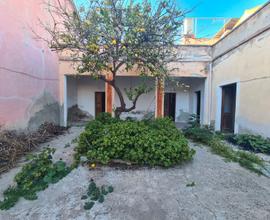 Casa campidanese su lotto di 300 mq