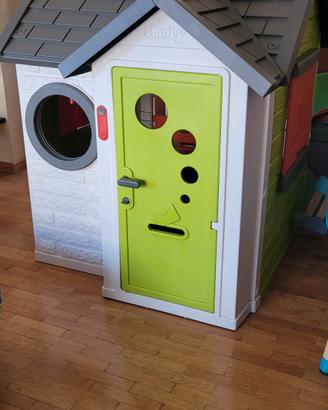 Casetta Smoby dal design moderno con 2 finestre