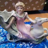Fioriera in porcellana donna a cavallo