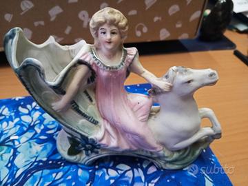 Fioriera in porcellana donna a cavallo