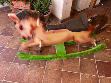 Cavalluccio a dondolo